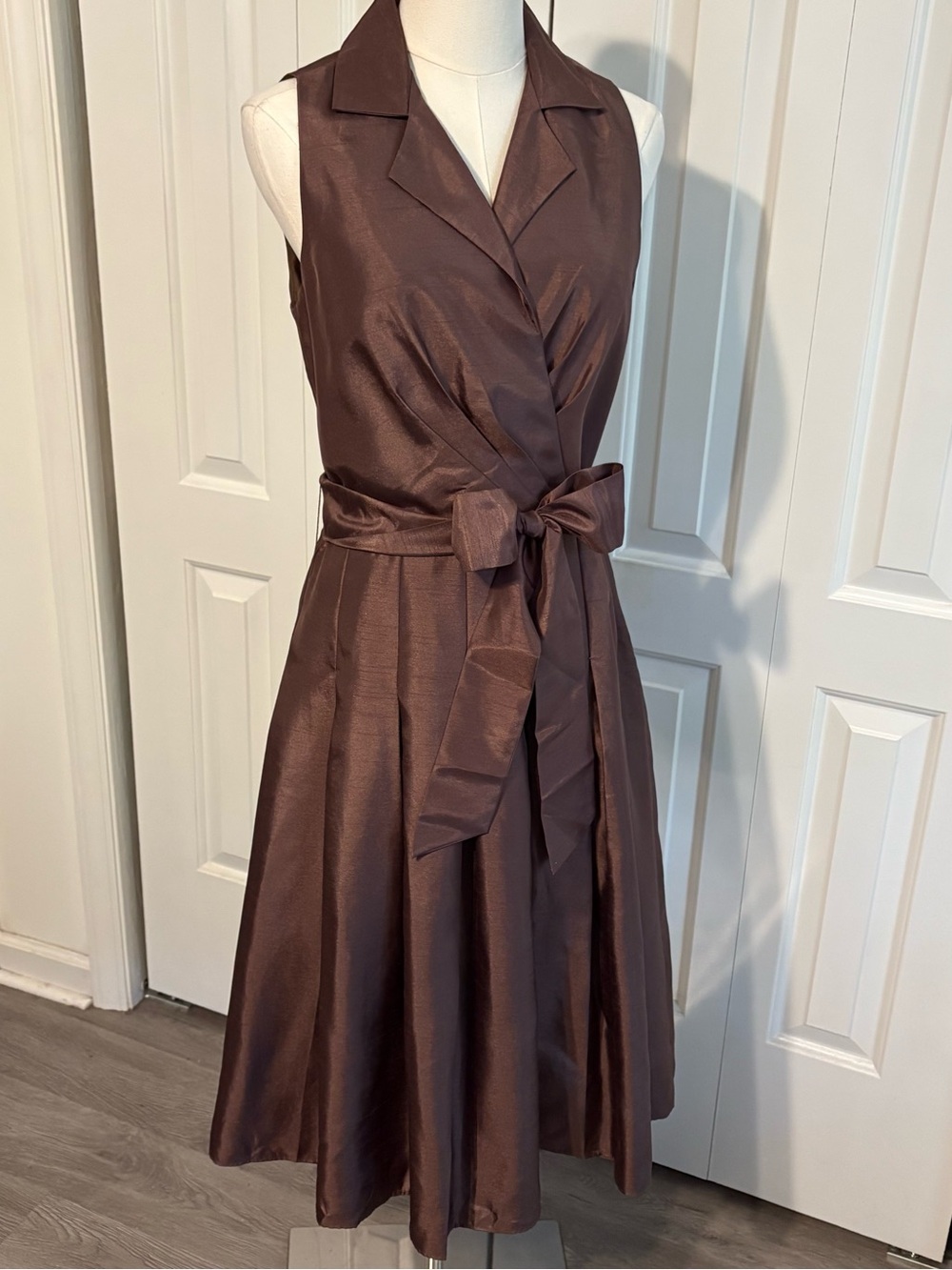 JESSICA HOWARD Chocolate Brown Collared and Sleeveless Fit and Flare Midi Dress